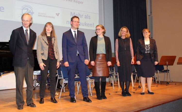 Stadtarchivar Konrad Kern, Museumsleiterin Elke Keiper, Andreas Nicklbauer, Kuratorin Tabea Sethmann, Eva-Maria Deinböck, Annette Holzer ©Stadtmuseum: Klick öffnet eine vergrößerte Ansicht