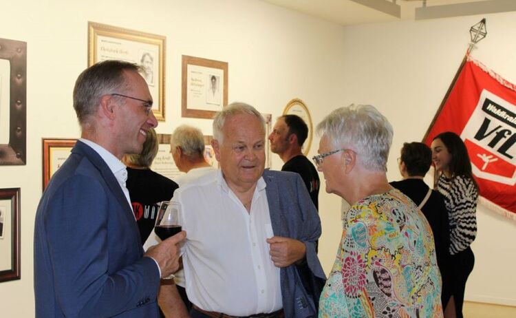 Robert Pötzsch Erster Bürgermeister, Siegfried Klika Altbürgermeister und Inge Schnabel (v.l.n.r.): Zum Vergrößern auf Bild klicken