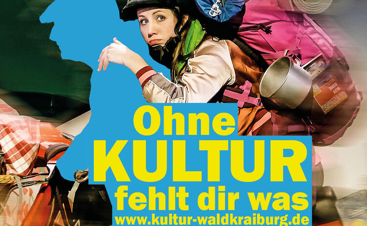 Zwei Personen auf einer Vespa