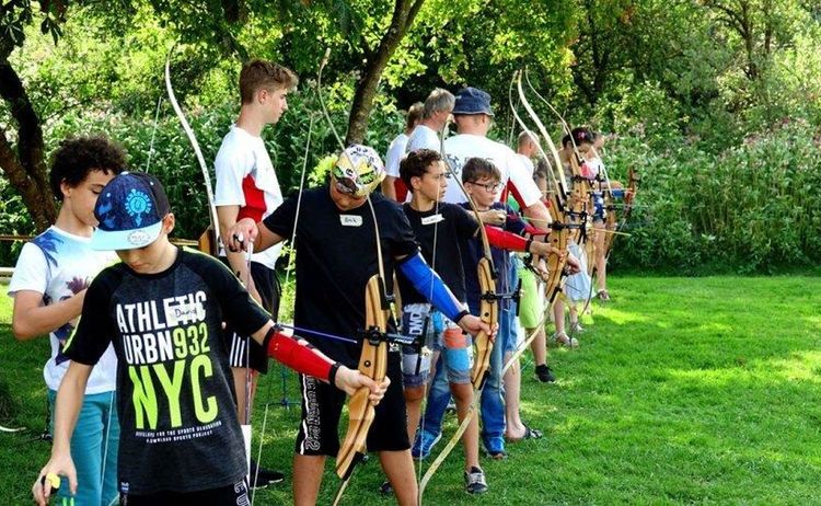 Ferienprogramm Bogenschießen: Zum Vergrößern auf Bild klicken