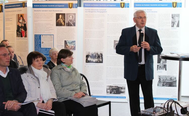 Besucher der Ausstellung Deutsche aus Russland : Zum Vergrößern auf Bild klicken