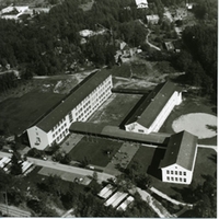 Erstes Schulzentrum in Waldkraiburg an der Dieselstraße Luftbild 1958 Stadtarchiv Waldkraiburg