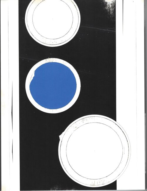 Ausstellungsbild von Jens Wolf, das zwei weiße und einen blauen Kreis auf schwarzen Hintergrund zeigt