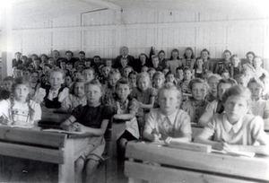 Kinder auf der Schulbank Kinder auf der Schulbank