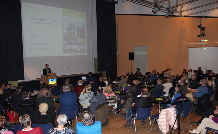 Bürger bei der Bürgerversammlung im kleinen Saal im Haus der Kultur : Zum Vergrößern auf Bild klicken