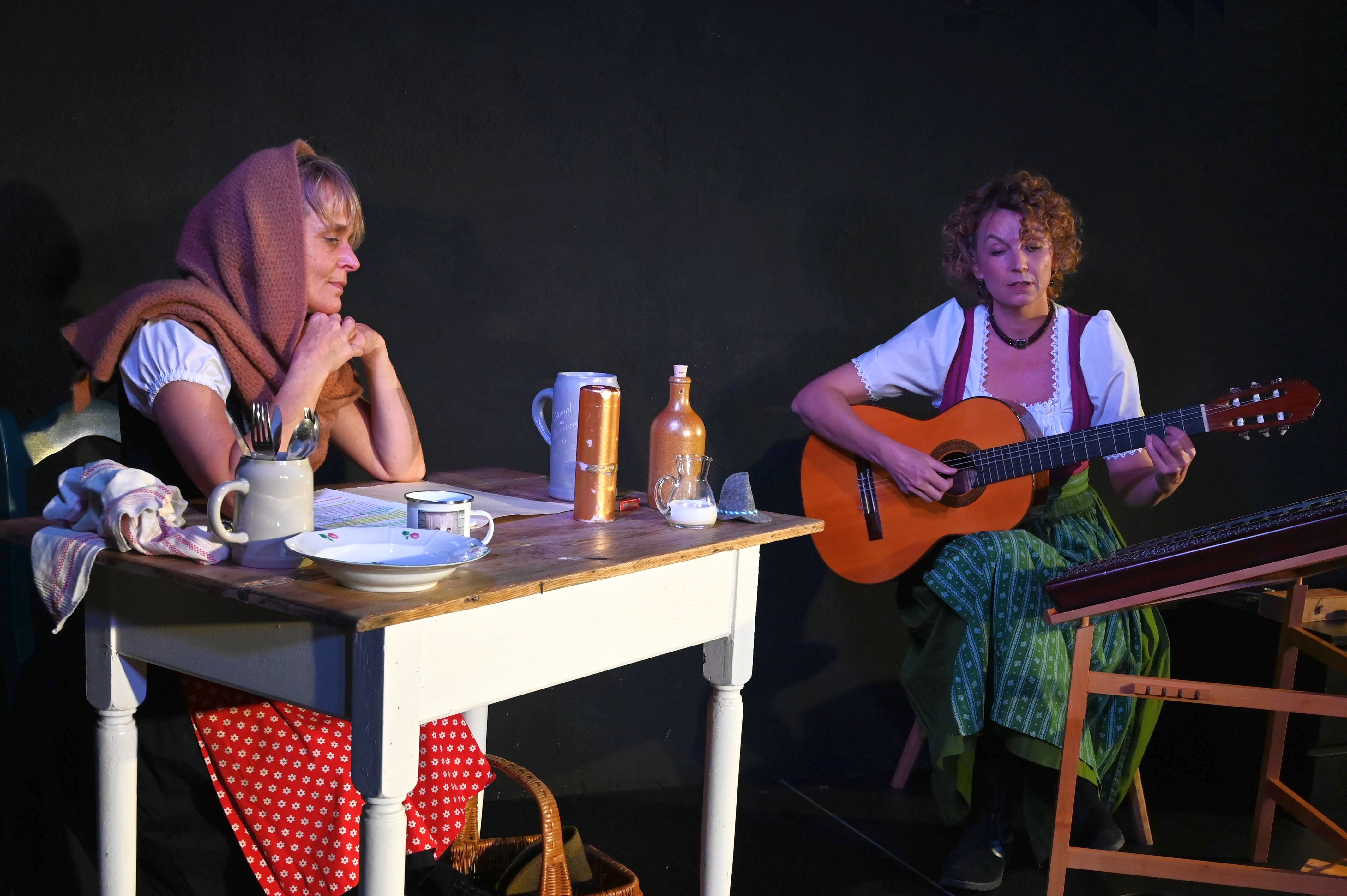 Lisa Han&ouml;ffner und Franzi Hiebl (Gitarre)