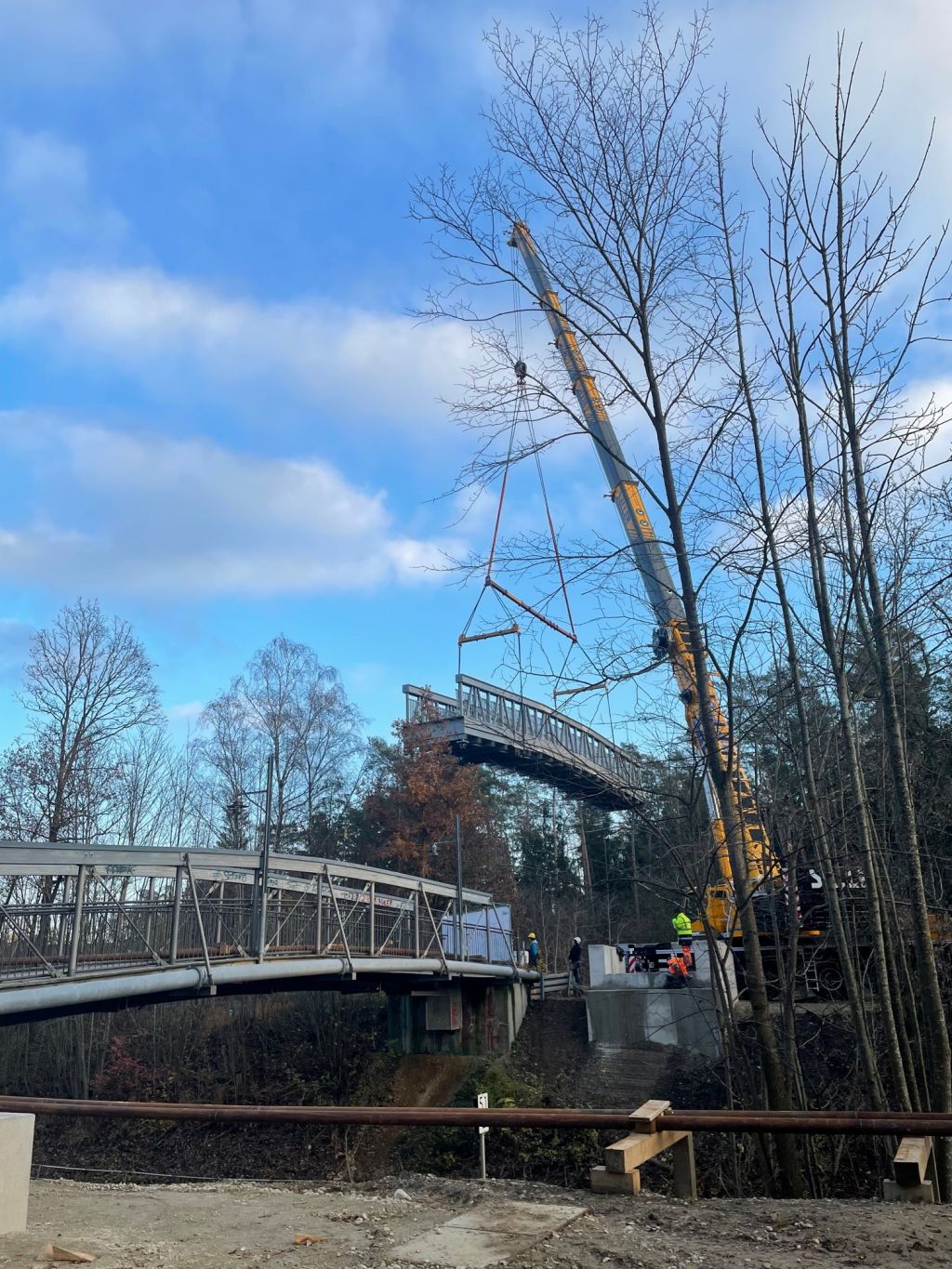 neue Brücke Bahnhaltepunkt