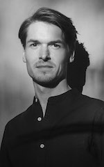 Portraitfoto von Anselm Oelze Portraitfoto von Anselm Oelze