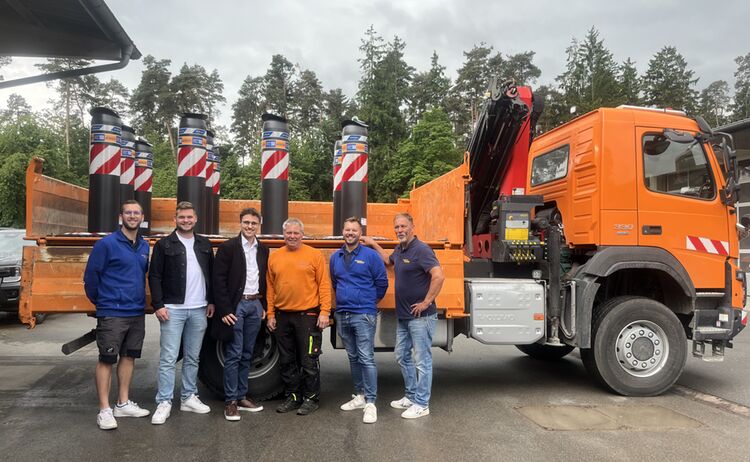 Die Oktablöcke erstmalig auf dem LKW aufgeladen für die Veranstaltung: Zum Vergrößern auf Bild klicken