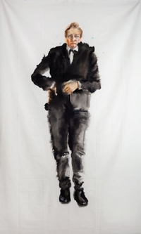 Ausstellungsfoto von Undine goldberg mit dem Motto Selbstporträt im Smoking nach Max Beckmann