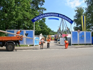 Fahnenmasten aufstellen Fahnenmasten aufstellen
