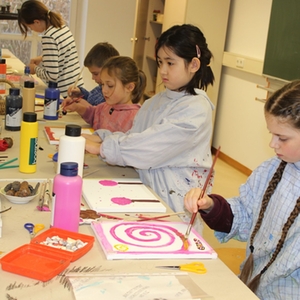 Malende Kinder beim Workshop